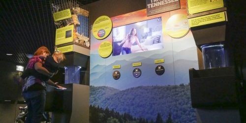 Tennessee DOT Helps Fund Two Trash Exhibits at Aquarium Exhibit at aquarium about not littering